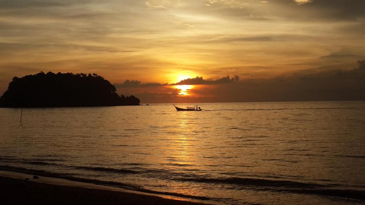 Libong Relax Beach Resort Trang Exterior photo